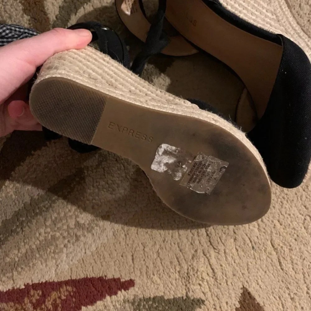 express tie wedges size 7